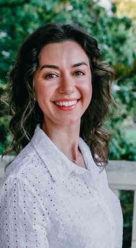 Burcu Alapala headshot