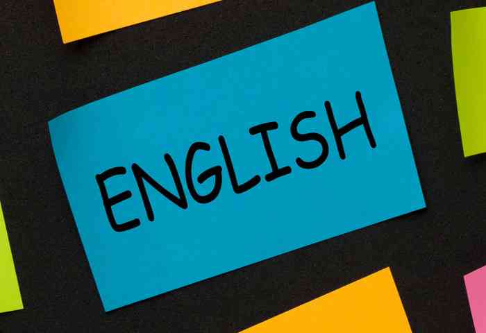 sticky notes with the words: "english" "talk" "learn" "write" 